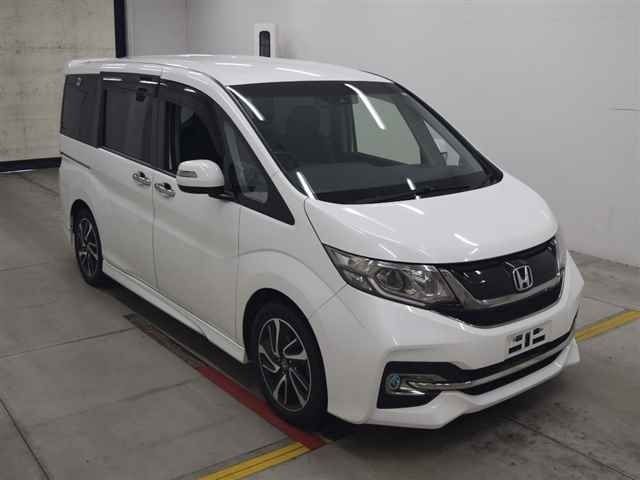 70014 Honda Step wagon RP3 2015 г. (MIRIVE Osaka)